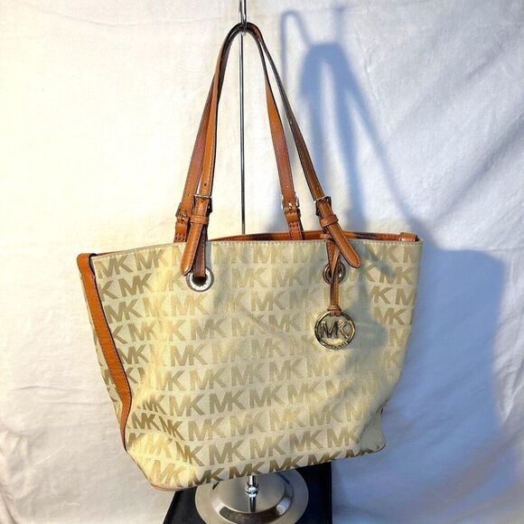 Michael Kors Jet Set Jacquard Signature Tote with Tan Leather Trim - Picture 2 of 9